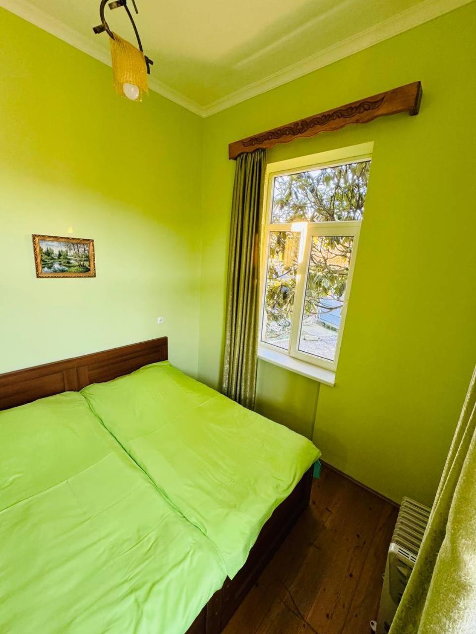 Guest House Bubu Koutaïssi Extérieur photo