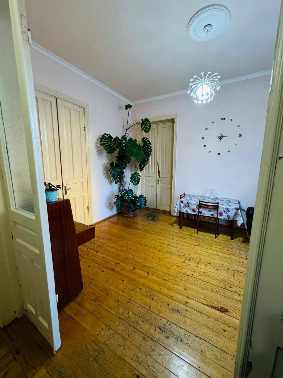 Guest House Bubu Koutaïssi Extérieur photo