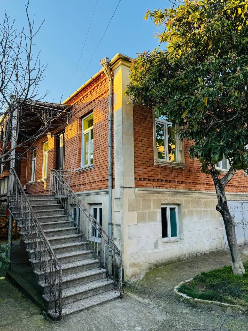 Guest House Bubu Koutaïssi Extérieur photo